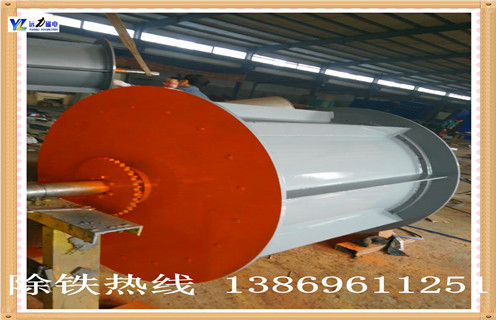 全磁　遠(yuǎn)力磁電生產(chǎn)的全磁滾筒通常安裝在輸送帶端頭上，使用環(huán)境更適用于大批量的礦石，谷物，沙子，砂礫，塑料，木材，碎玻璃，廢料等干性物料中的跟大含量的鐵屑，鐵片，鐵塊或者其他鐵磁性物料自動分離。